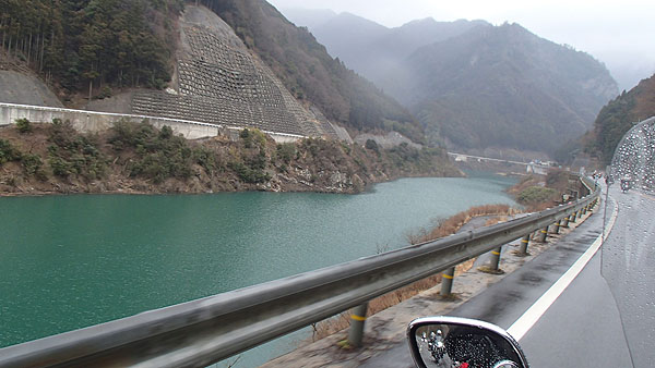 トンネルを越えて